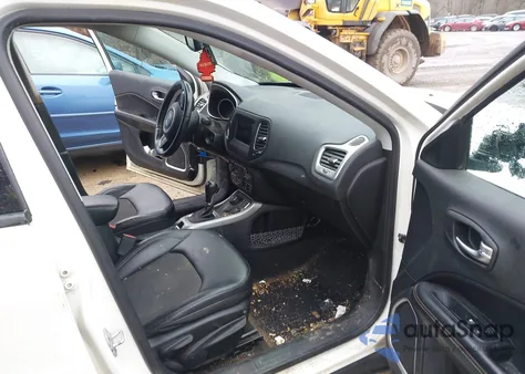 2019 Jeep Compass Latitude 4X4 z USA, uszkodzony, nr VIN 3C4NJDBB8KT703991